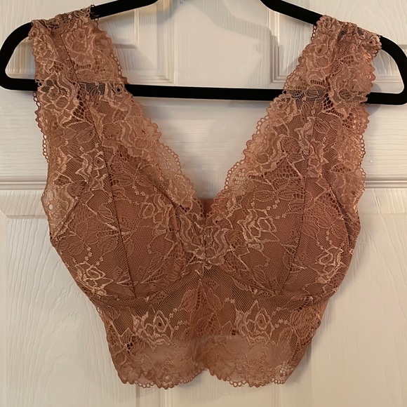 Lace crop tank (never worn) - Picture 1 of 3